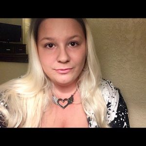 Meet your Posher, Cari